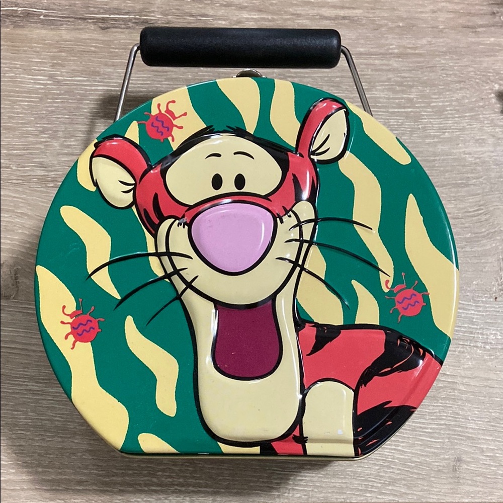 Vintage Disney Tigger Tin Lunchbox Collectable